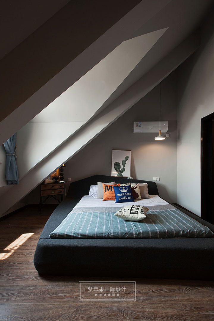 閣樓小臥室